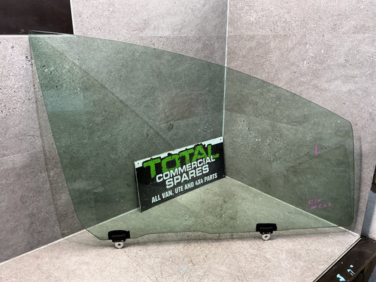 2004 Toyota Estima ACR30 - Right Front Door Glass - (TAG15888)