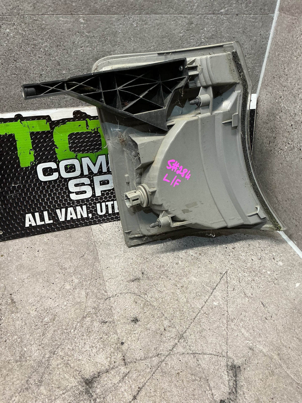 2009 Nissan Caravan E25 VWE25- Left Corner Light- (TAG13232)