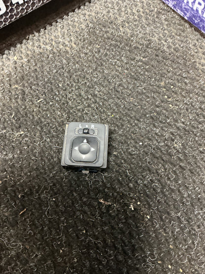 2005-2012 Mitsubishi Outlander II CW*W- Mirror Adjuster Switch- (TAG11595)