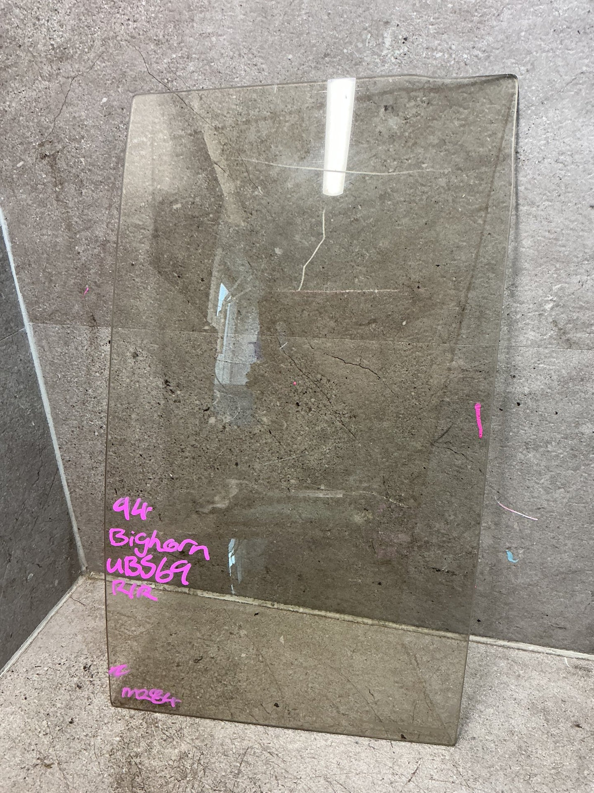 1994 Isuzu Bighorn UBS69 - Right Rear Quarter Door Glass - (TAG18761)