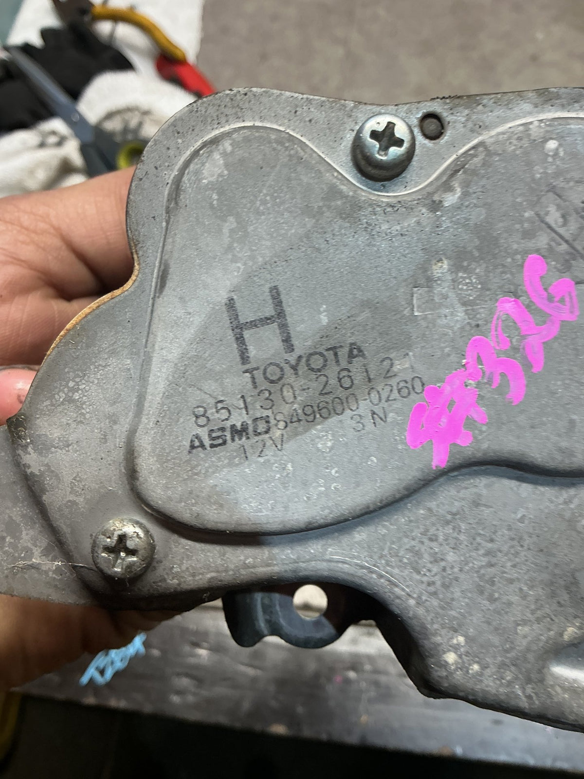 2011 Toyota Hiace TRH219- Rear Wiper Motor- (TAG16767)