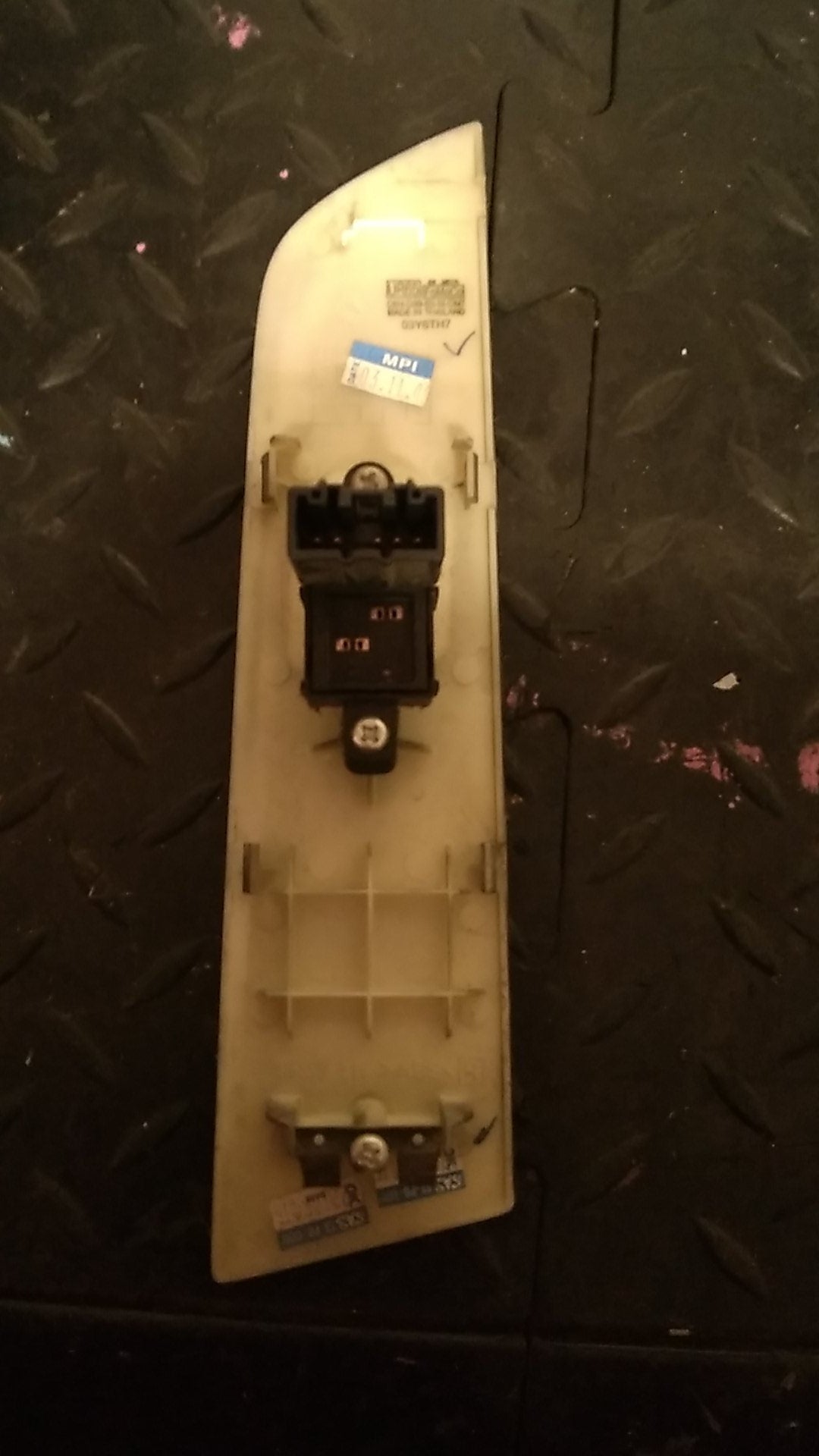 2008 Ford Ranger PJ- Left Rear Window Switch- (TAG1737) PN: UR5666370LR