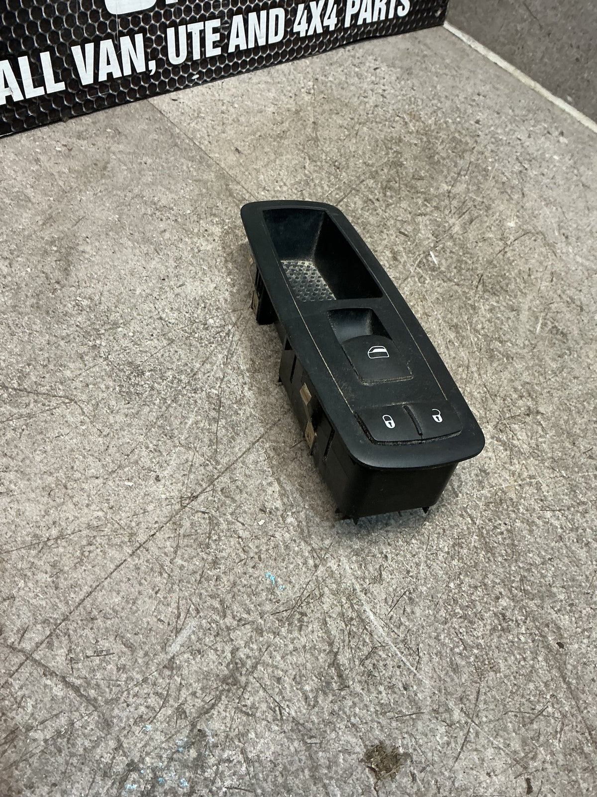 2007-2010 Dodge Nitro KA- Left Front Window Switch- (TAG16380)