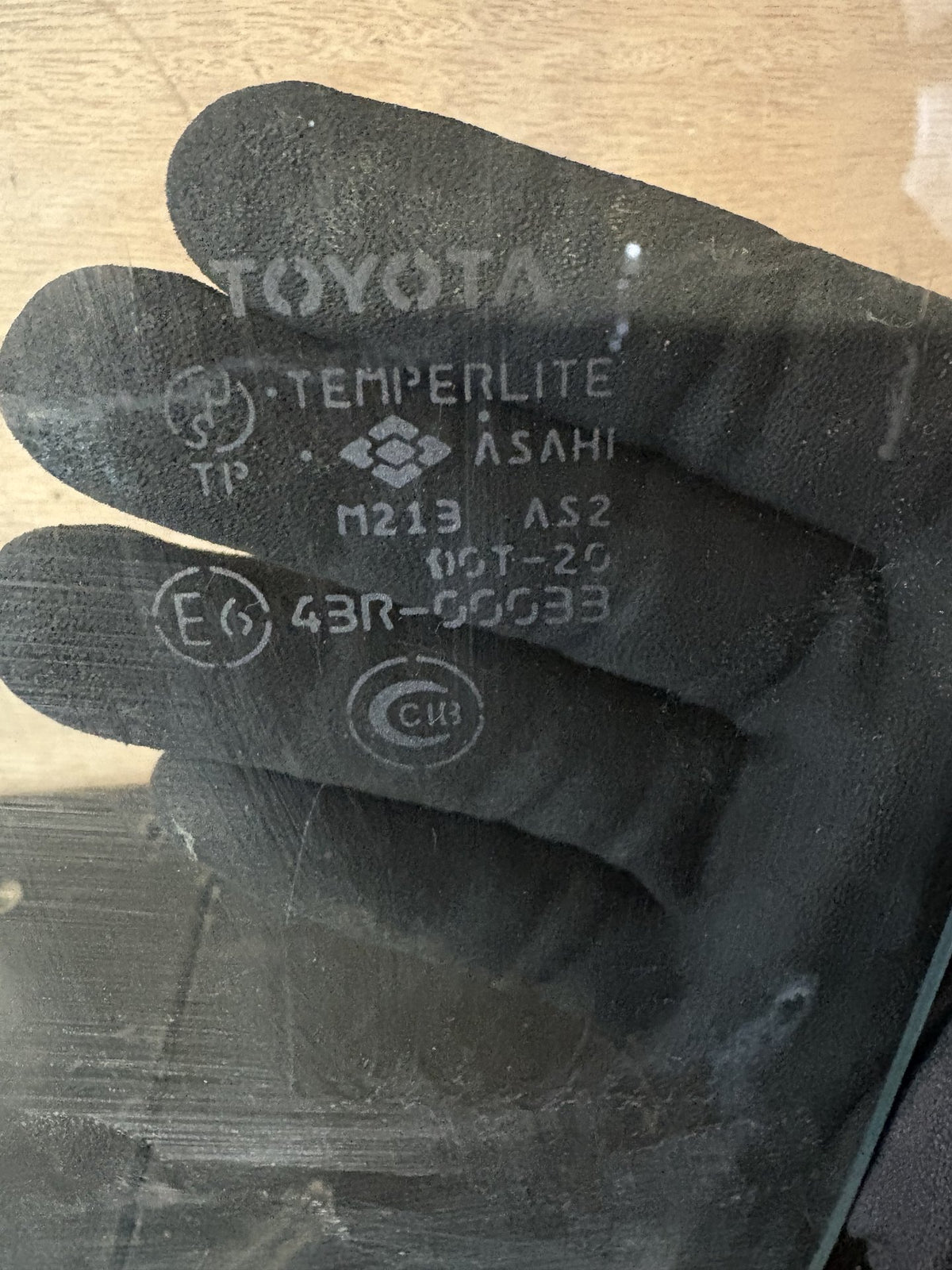 1994 Toyota Hilux LN147 - Left Front Door Glass - (TAG19117)