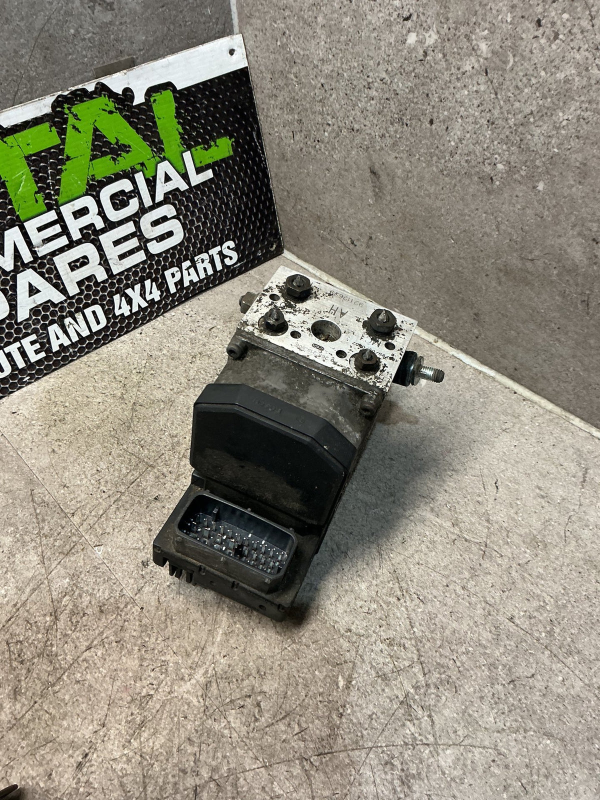 2004 Holden Adventra VY- ABS Pump/Modulator- (TAG16805)