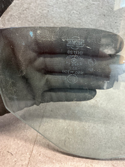 1994 Nissan Navara D21 - Right Front Door Glass - (TAG19061)