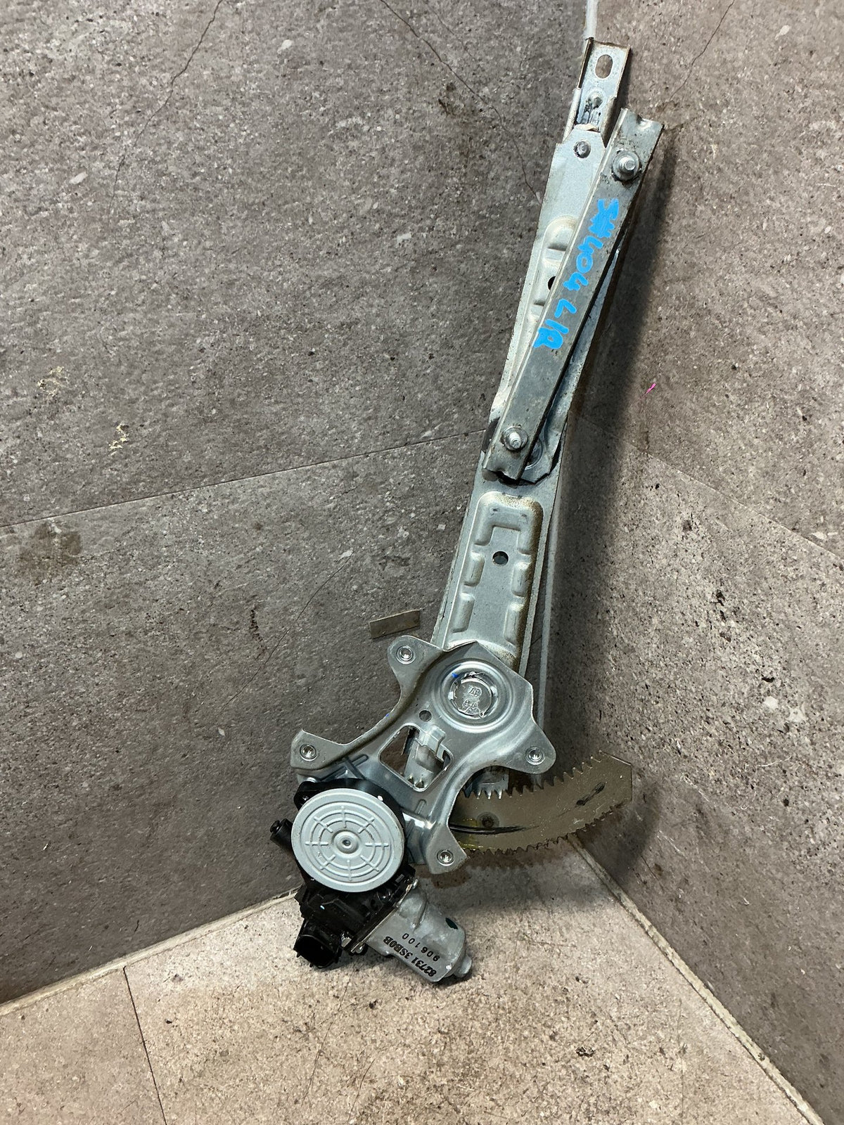 2019 Nissan Navara - Left Rear Window Regulator/Motor - (TAG18504)