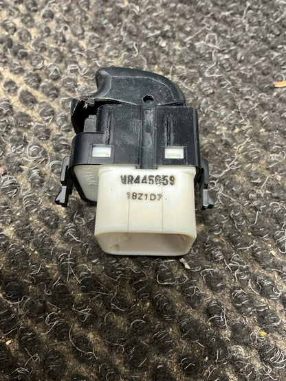2002 Mitsubishi Pajero- Right Rear Window Switch- (TAG11610) PN: MR445659