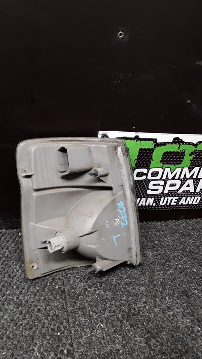 2001 Nissan Caravan E25 VWE25- Left Corner Light- (TAG5497)