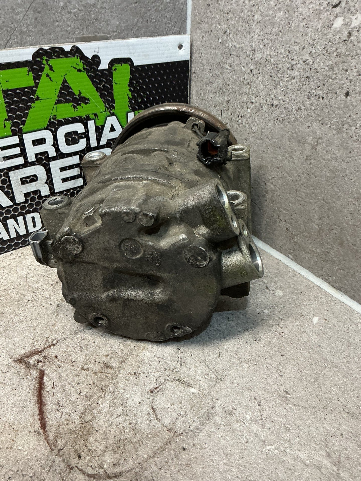 2006 Nissan Elgrand E51- A/C Compressor- (TAG12967)