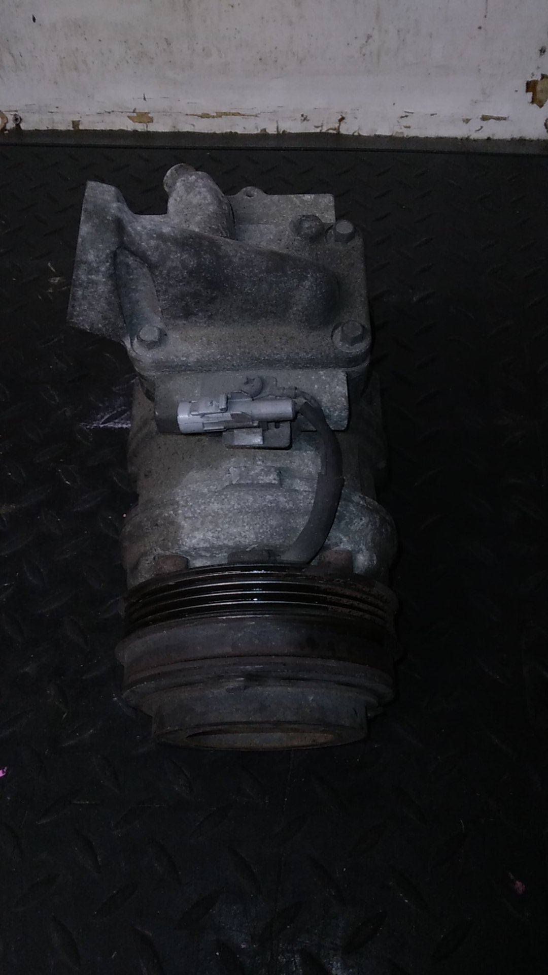 2002 Toyota Hiace IV H100- A/C Compressor- (TAG3816) PN: 447200-3508
