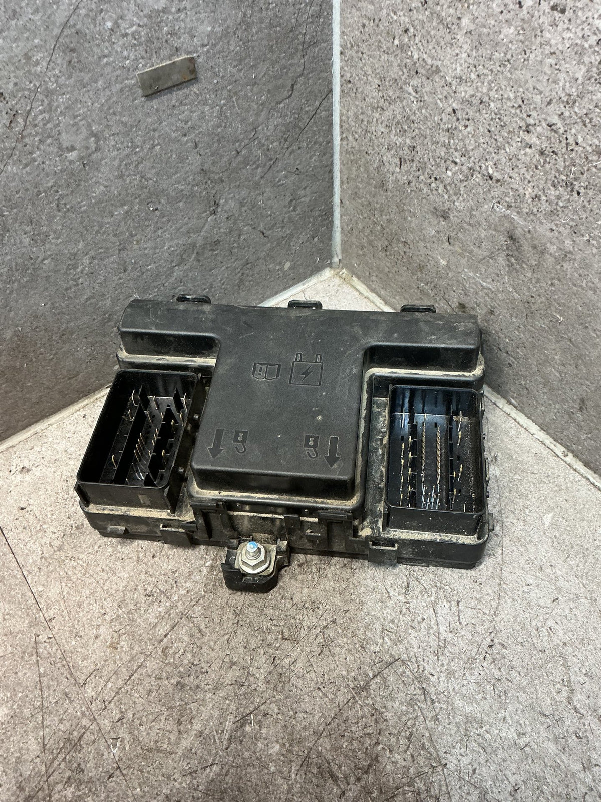 2016 Ford Ranger - Engine Fuse Box - (TAG18327)