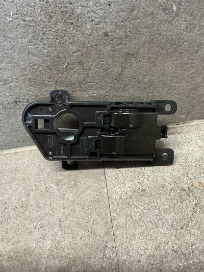 2014 Hyundai Santa Fe - Left Front Door Interior Handle - (TAG18468)