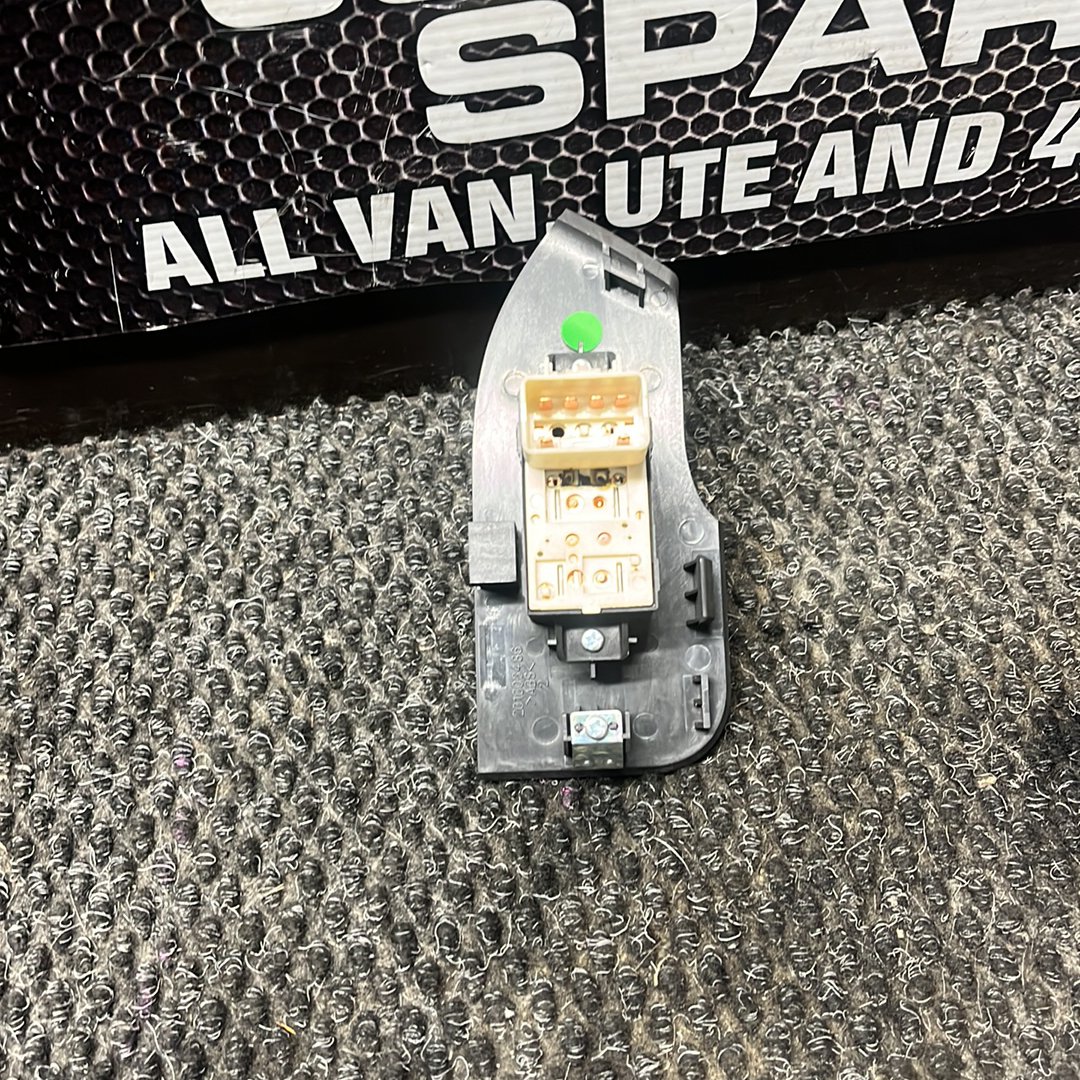2008 Holden Captiva 5- Right Rear Window Switch- (TAG8175)