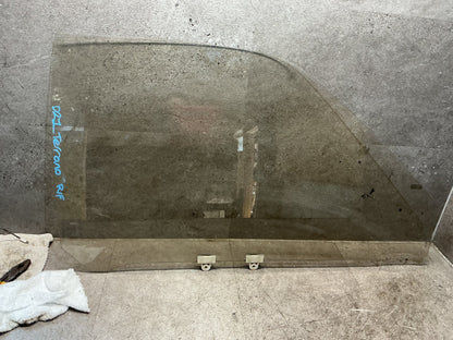 1994 Nissan Terrano D21 - Right Front Door Glass - (TAG19062)
