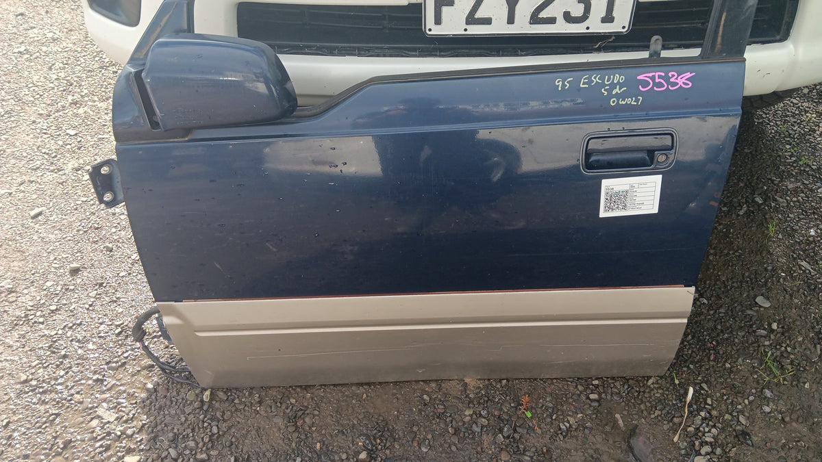 1995 Suzuki Escudo TD11W TD11W- Left Front Door Shell- (TAG5538)