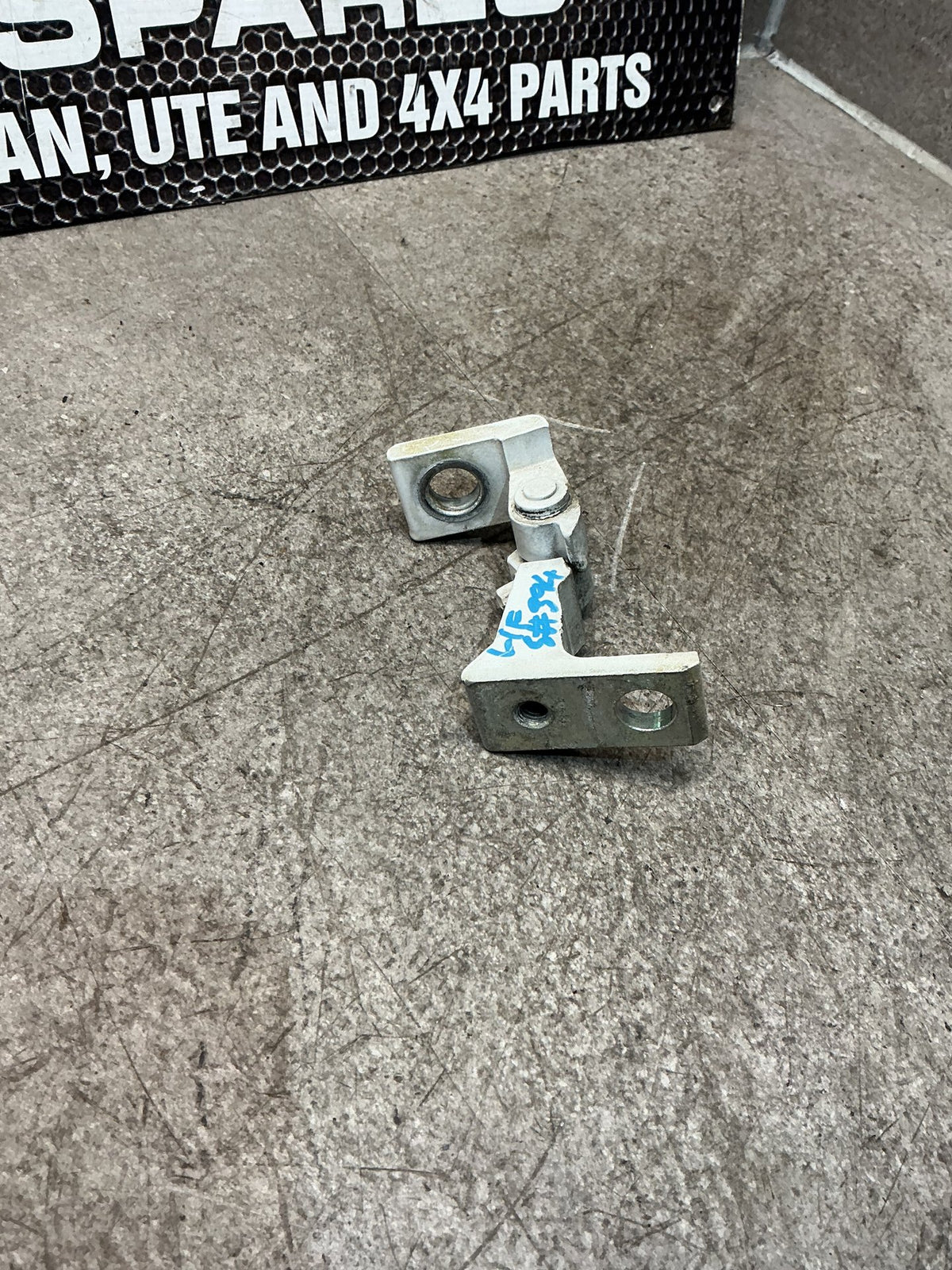 2013 Volkswagen Amarok- Left Front Door Bottom Hinge- (TAG15463)