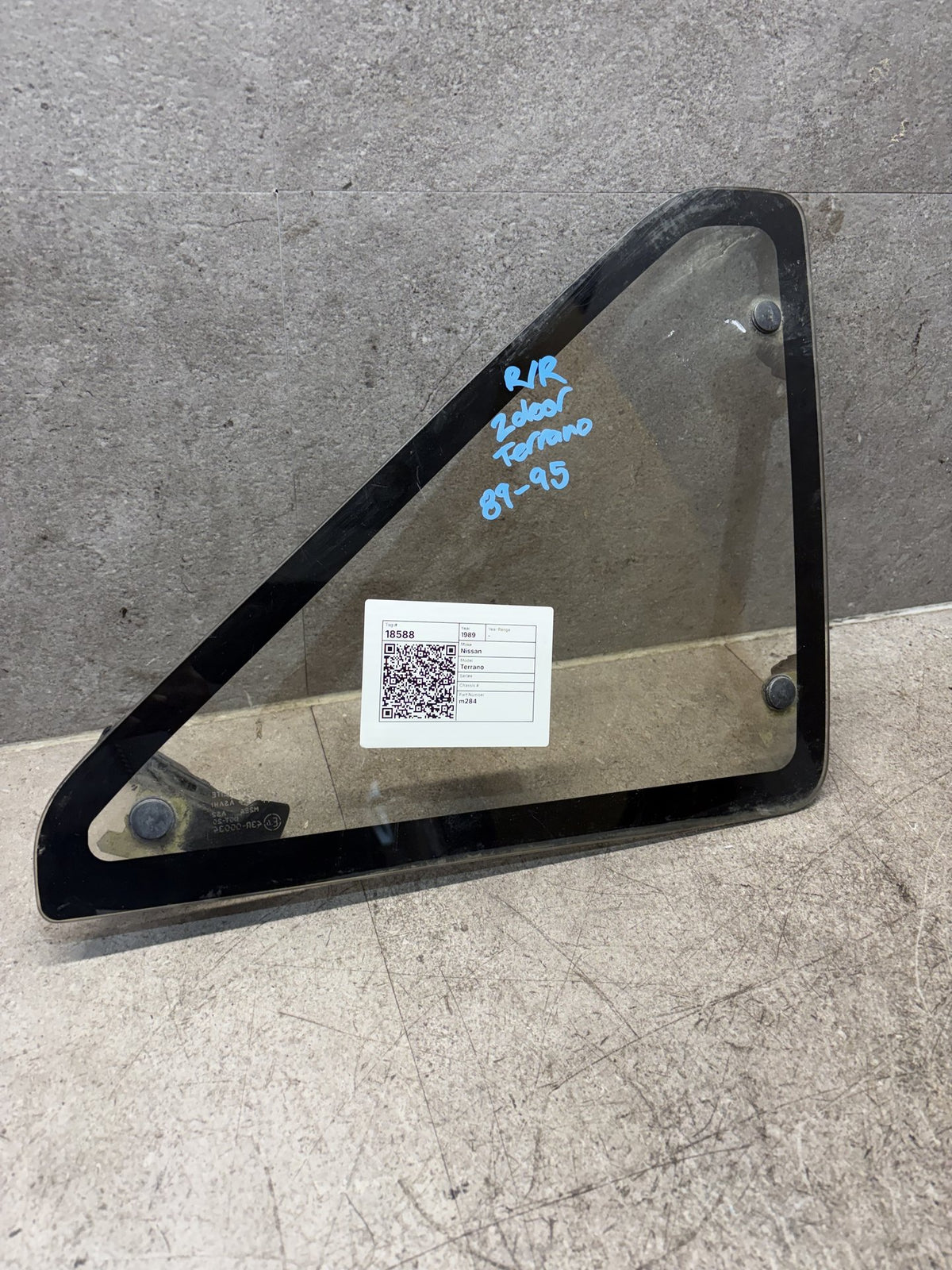 1989 Nissan Terrano - Right Rear Cargo Glass - (TAG18588)