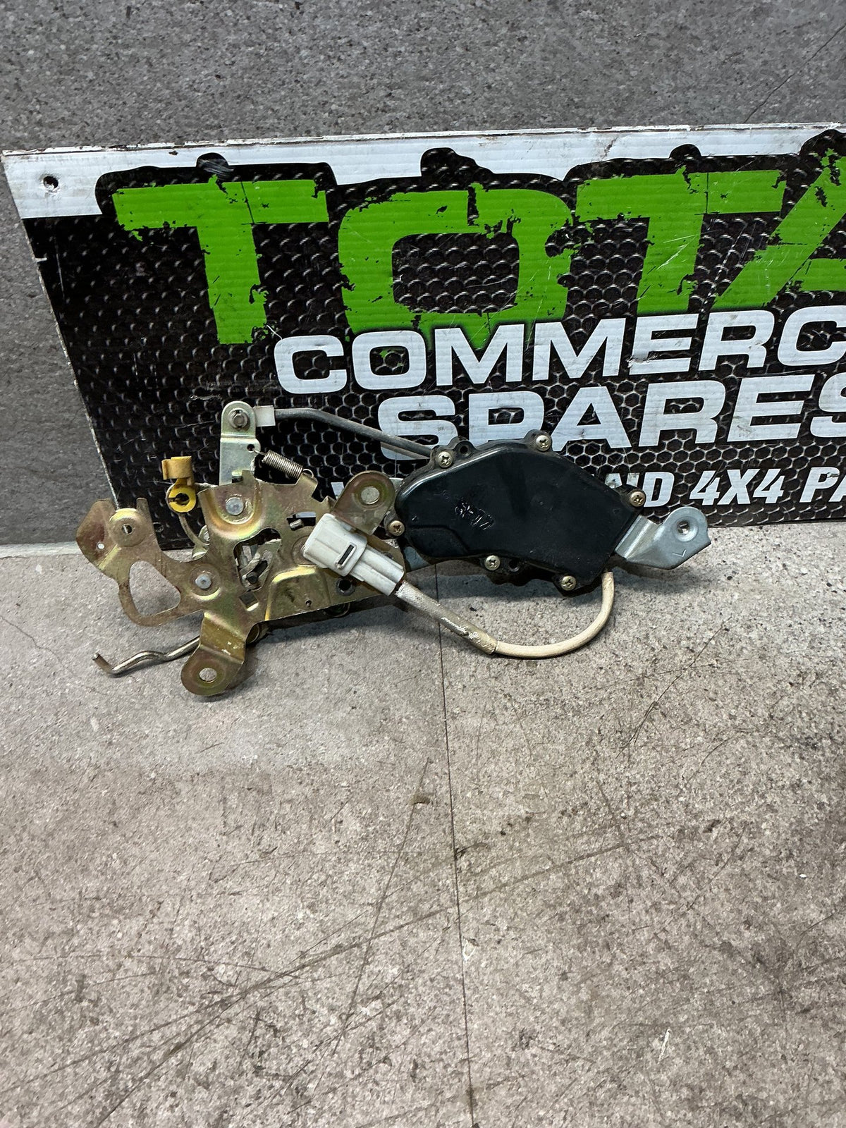 1995 Toyota Land Cruiser HDJ81- Tailgate Lock Mechanism- (TAG17379)