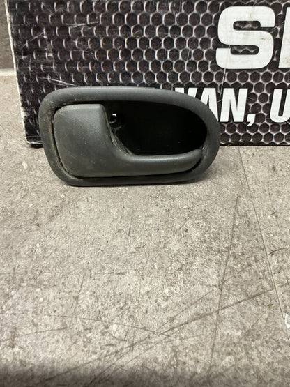 2004 Ford Courier- Left Front Door Interior Handle- (TAG15322)