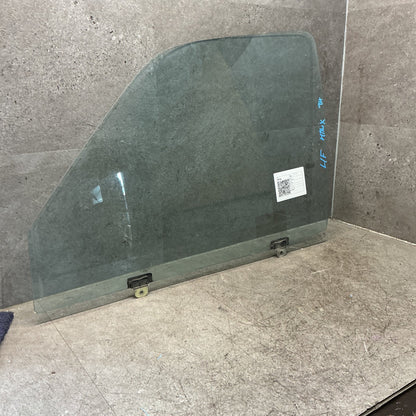 1994 Toyota Hilux - Left Front Door Glass - (TAG19118)