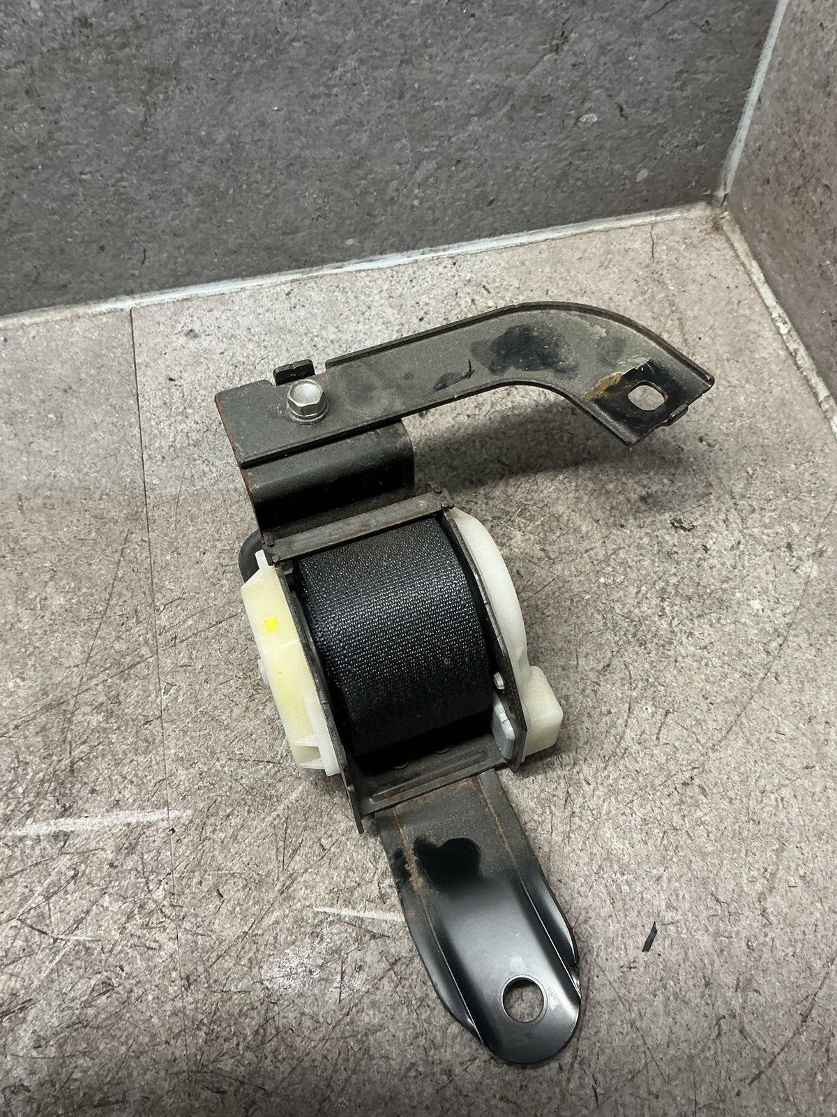 2012-2020 Mitsubishi Outlander GF*W GF GF8 - Rear Centre Seat Belt - (TAG18755)