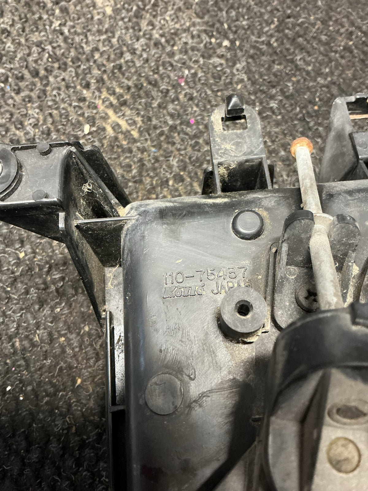 1995 Toyota Hilux VZN130- Left Headlight- (TAG9627)
