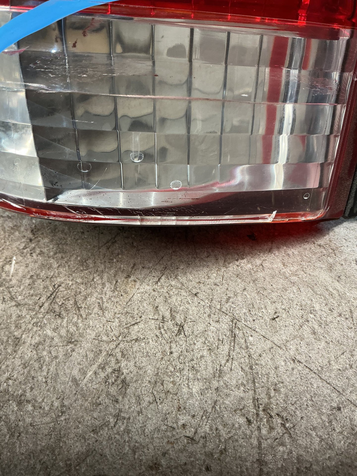 2004 Ford Escape XLT V6 AUTO- Right Taillight- (TAG5157)