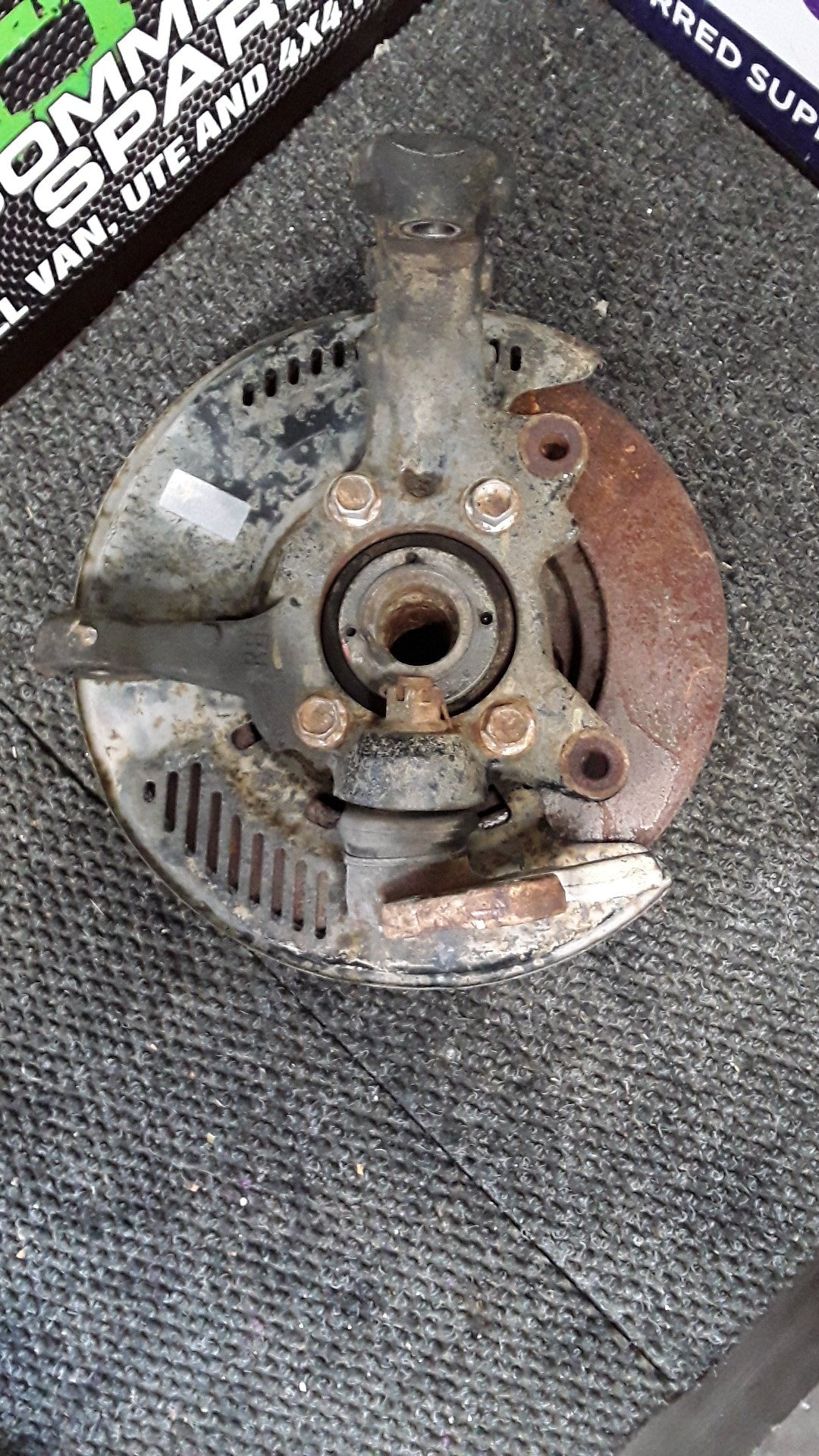 2005-2006 Toyota Hiace V H200 KDH200- Right Front Hub Assembly- (TAG6242)