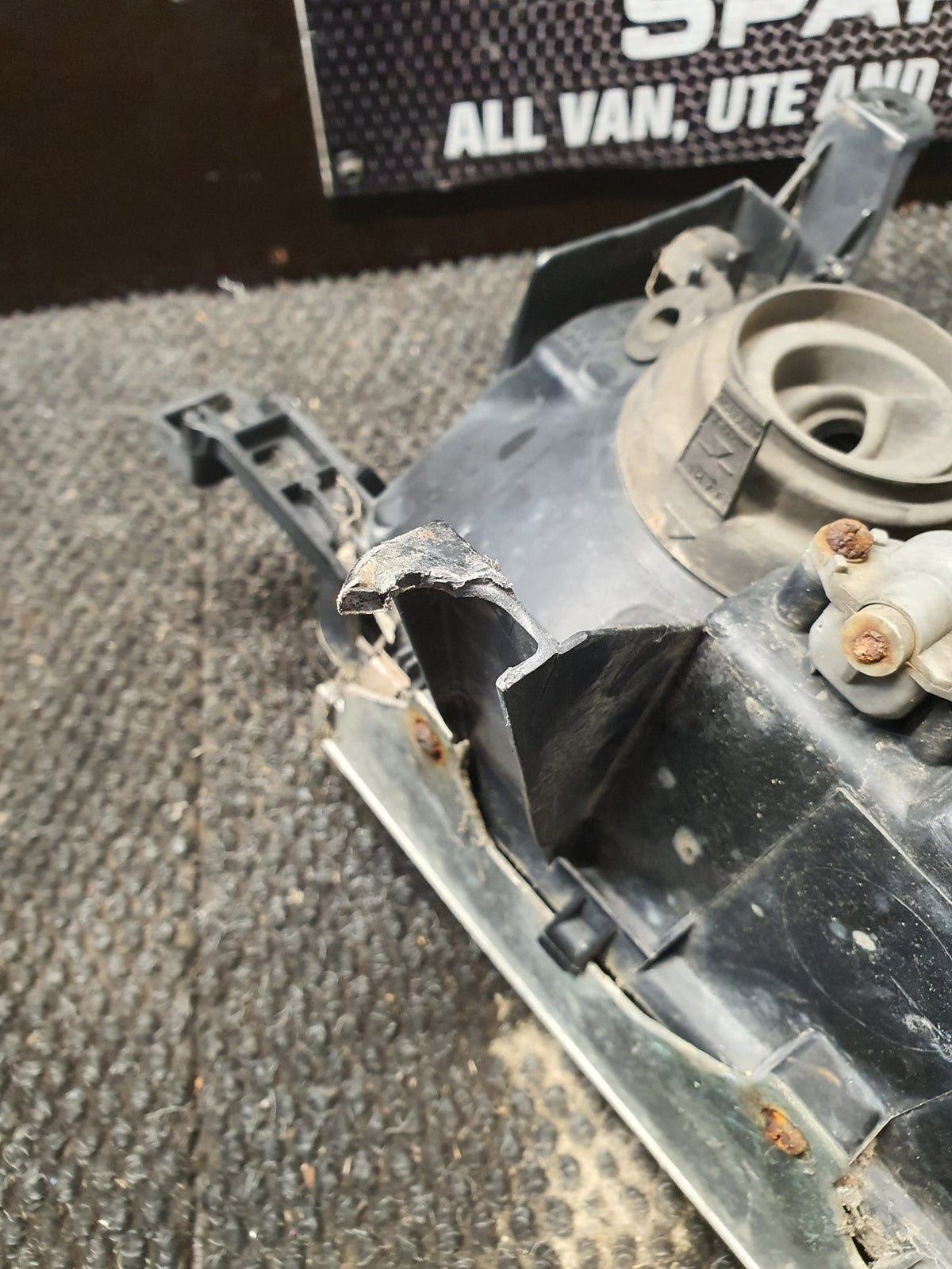 1995 Toyota Land Cruiser HDJ81- Right Headlight- (TAG2368)