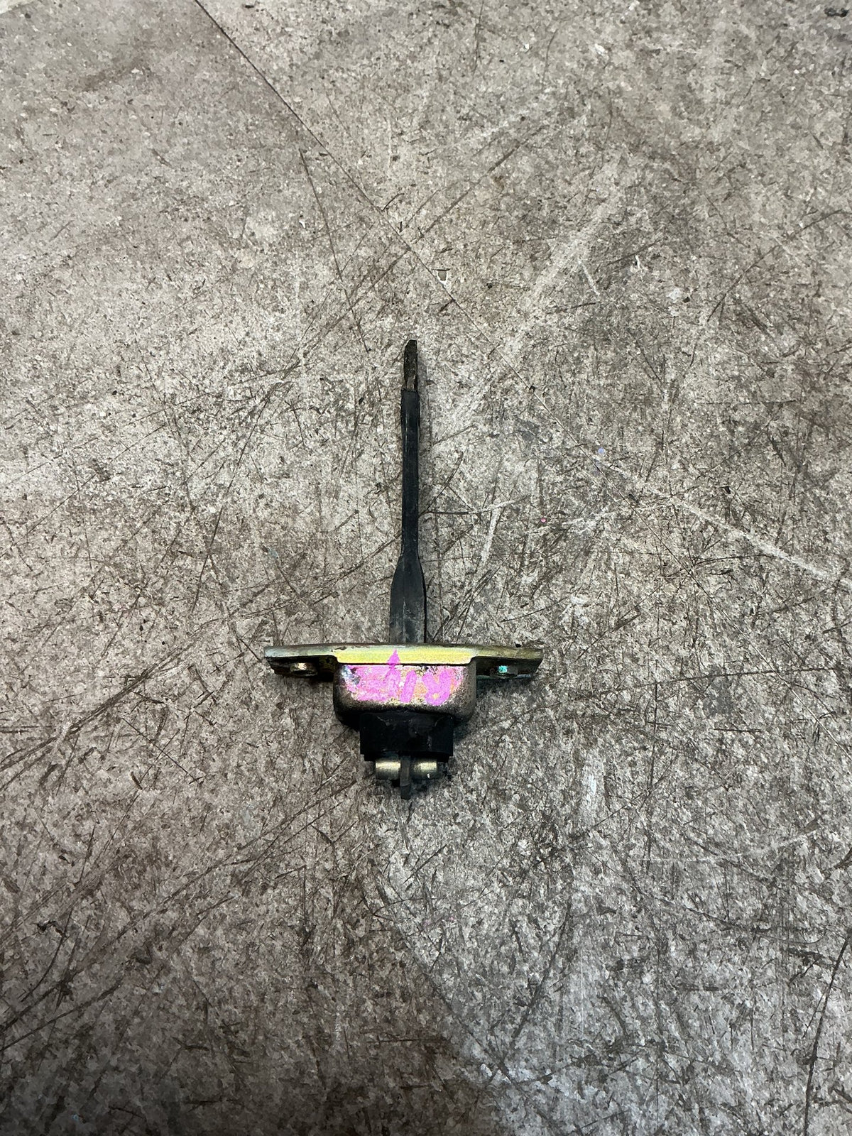 1994 Toyota Hilux KZN130 - Right Front Door Check Strap - (TAG18149)