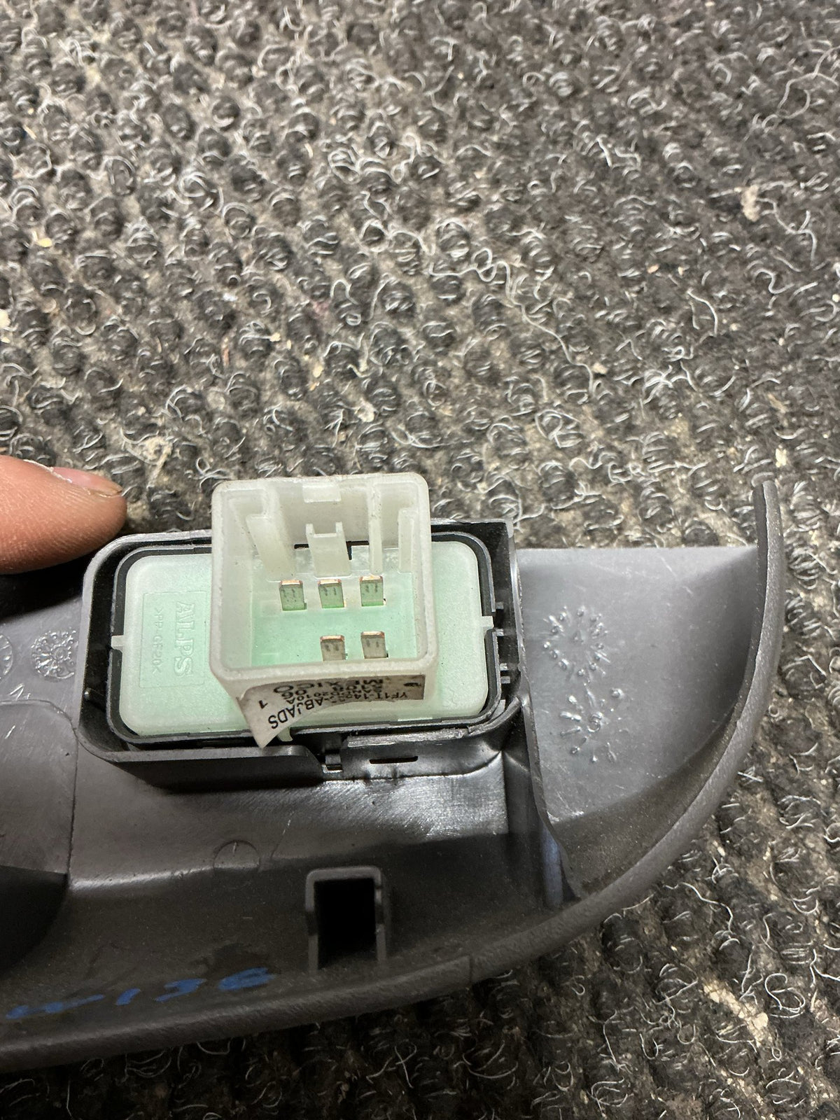 2005 Ford Explorer 1W136- Right Rear Window Switch- (TAG9957) PN: 1L24-14B134-AF