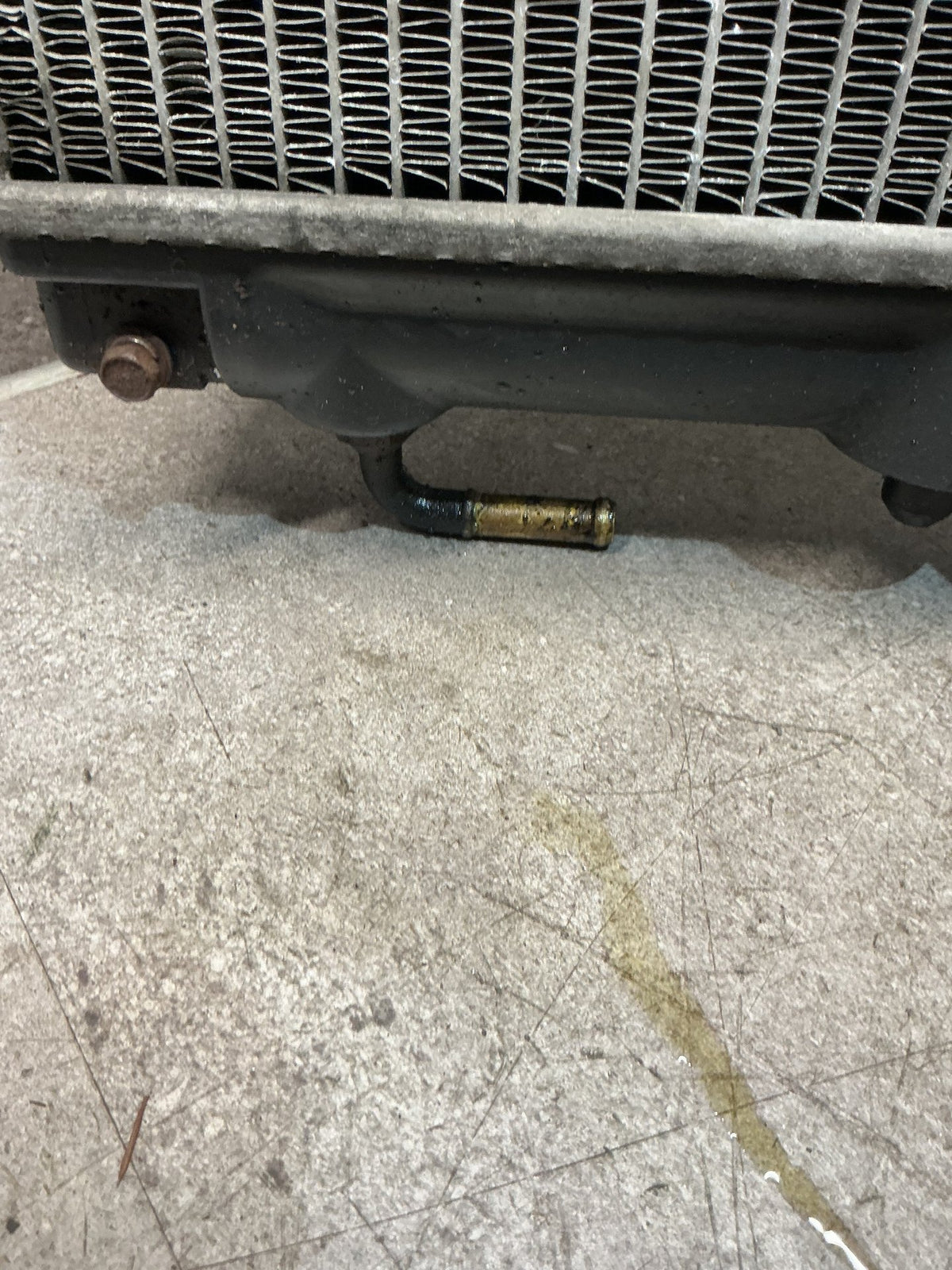 2002 Mitsubishi Pajero- Radiator- (TAG16792)