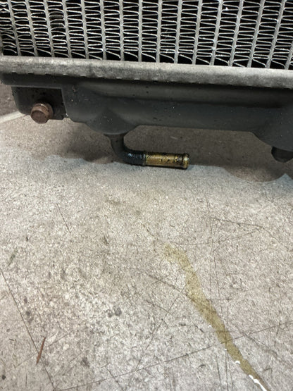 2002 Mitsubishi Pajero- Radiator- (TAG16792)