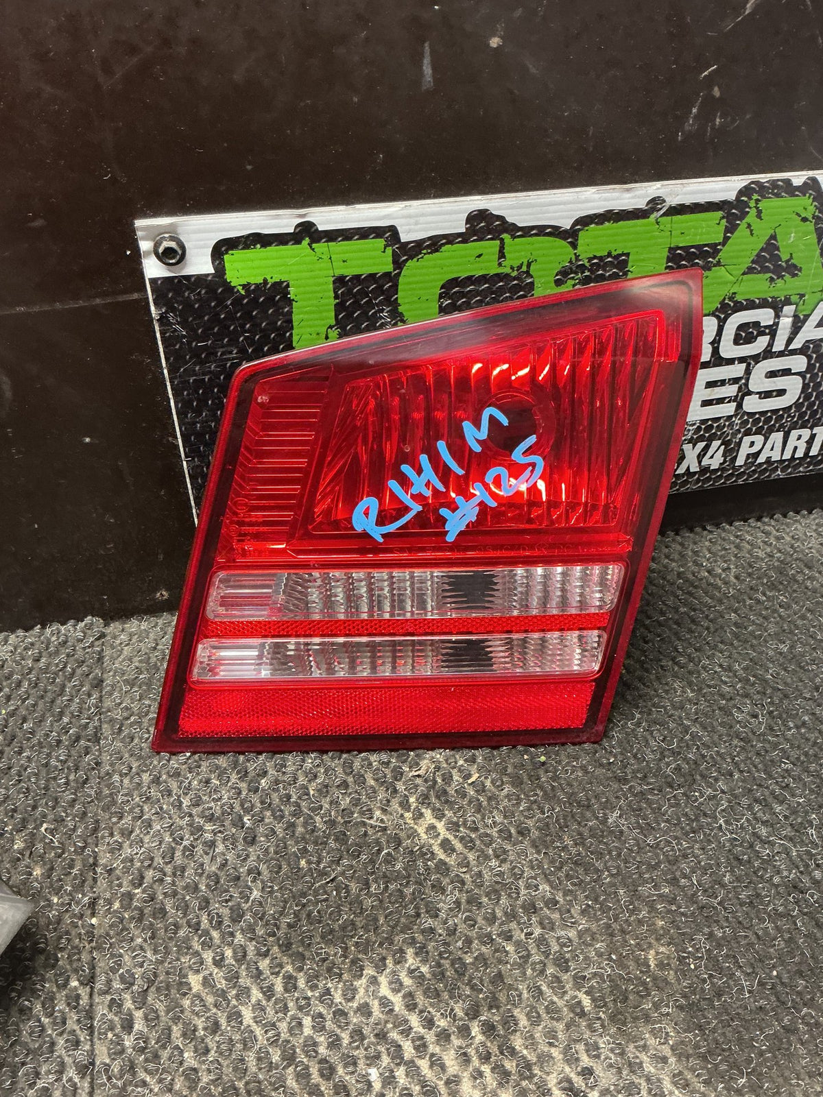 2010 Dodge Journey JC- Right Tailgate Light- (TAG11372) PN: 04806368AD