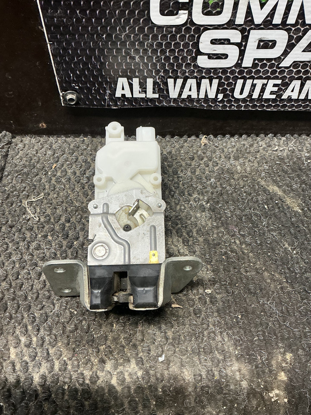 2006 Mitsubishi Outlander- Tailgate Lock Mechanism- (TAG11301)