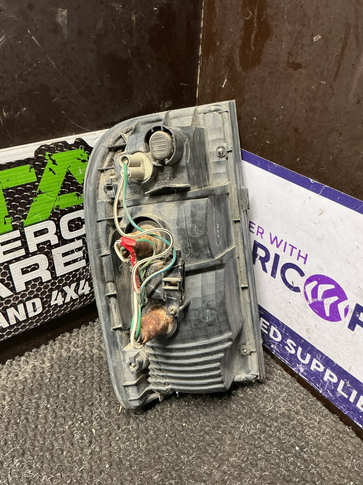 1998-2004 Toyota Hilux KZN165- Right Taillight- (TAG9878)