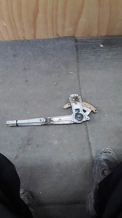 2006 Mitsubishi L300 III P0*V P05V, P05W, P15V- Left Front Window Regulator/Motor- (TAG1810)
