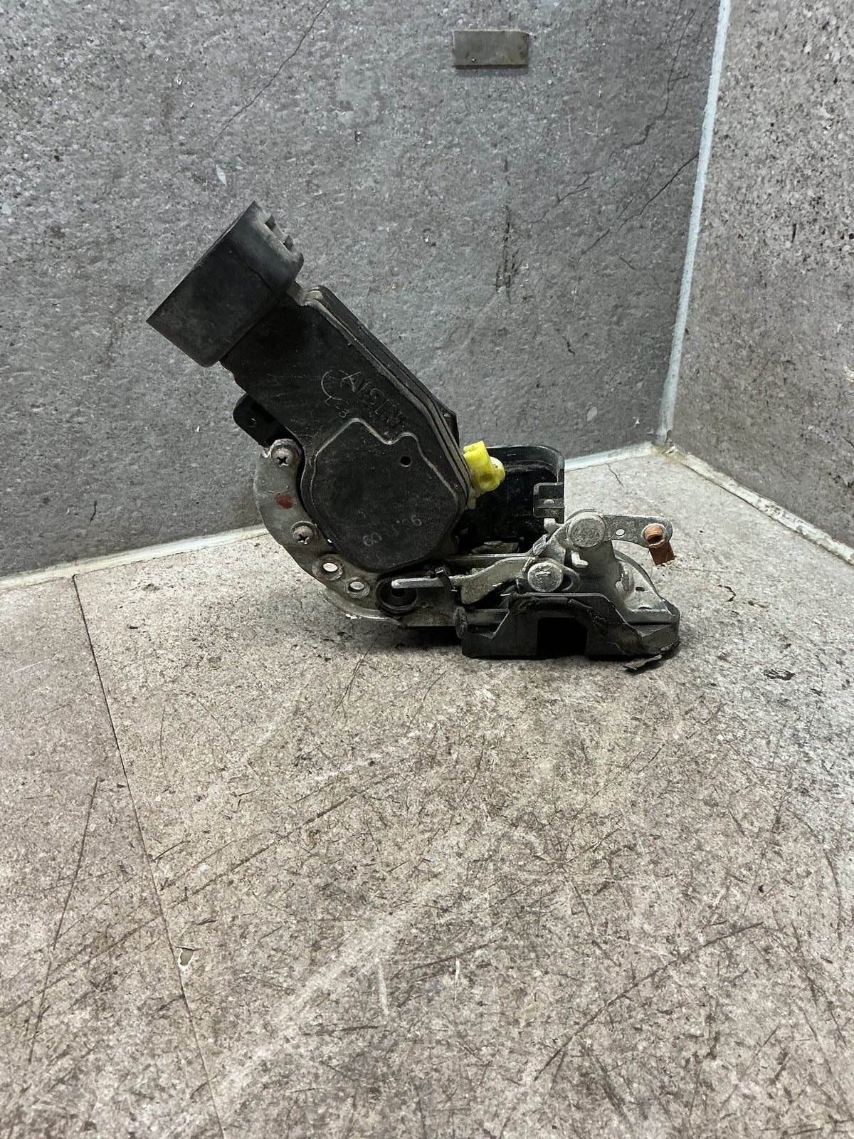 1996-2000 Toyota Land Cruiser J90 - Right Rear Door Lock Actuator - (TAG18060)