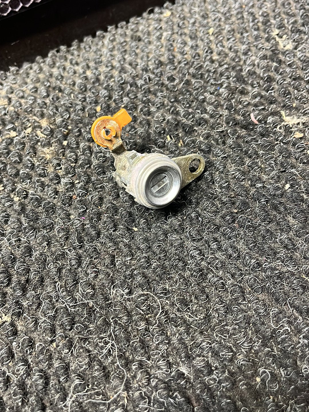 1994-1999 Toyota RAV4 A10 SXA11- Right Front Door Lock Barrel- (TAG7711)