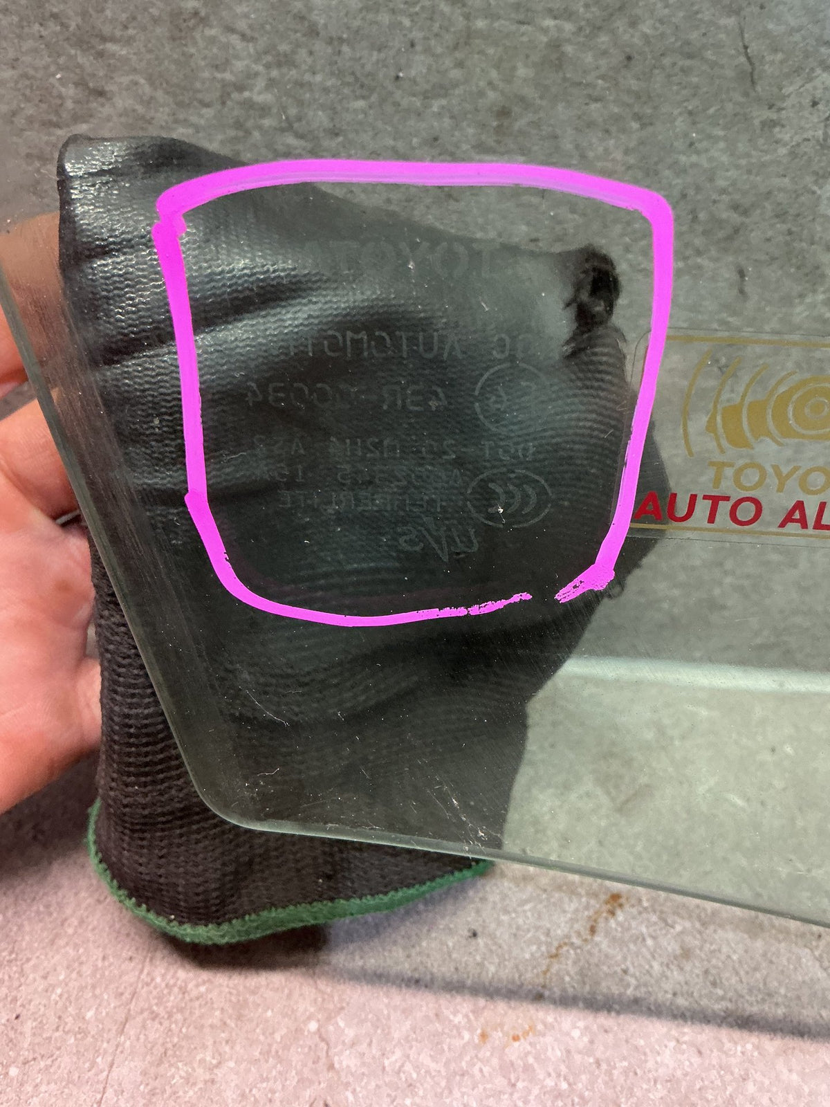 2007-2014 Toyota Highlander U40- Right Front Door Glass- (TAG15430)