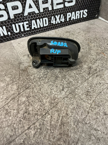2001 Ford Courier UN- Right Front Door Interior Handle- (TAG15604)