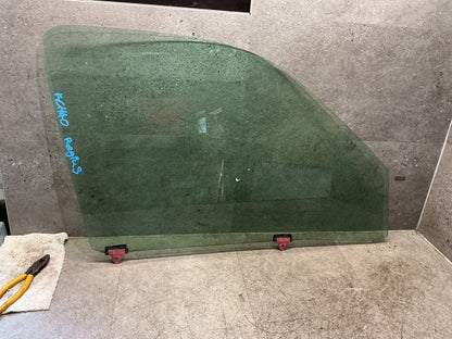 1995 Toyota Regius KCH40 - Right Front Door Glass - (TAG19052)