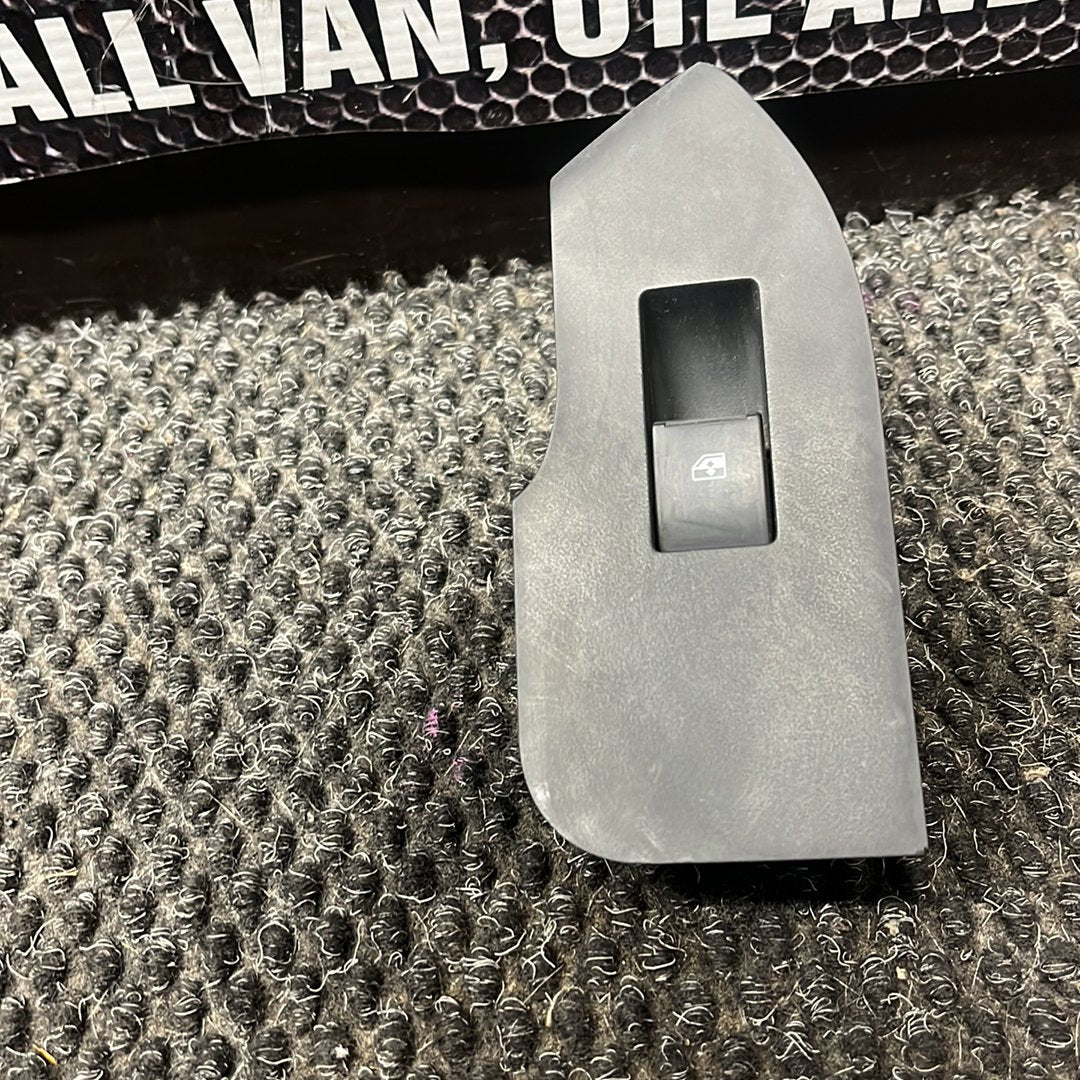 2008 Holden Captiva 5- Right Rear Window Switch- (TAG8175)