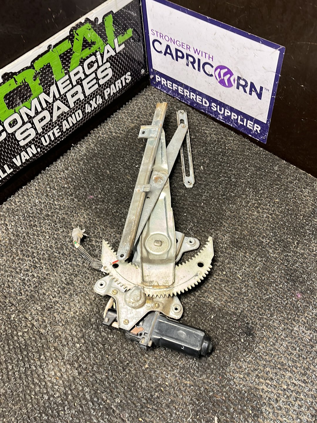 1991-1994 Toyota Hilux II N130- Right Rear Window Regulator/Motor- (TAG9423)