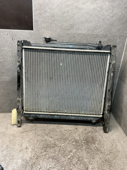 2003 Suzuki Grand Vitara SQ420W - Radiator - (TAG17885)