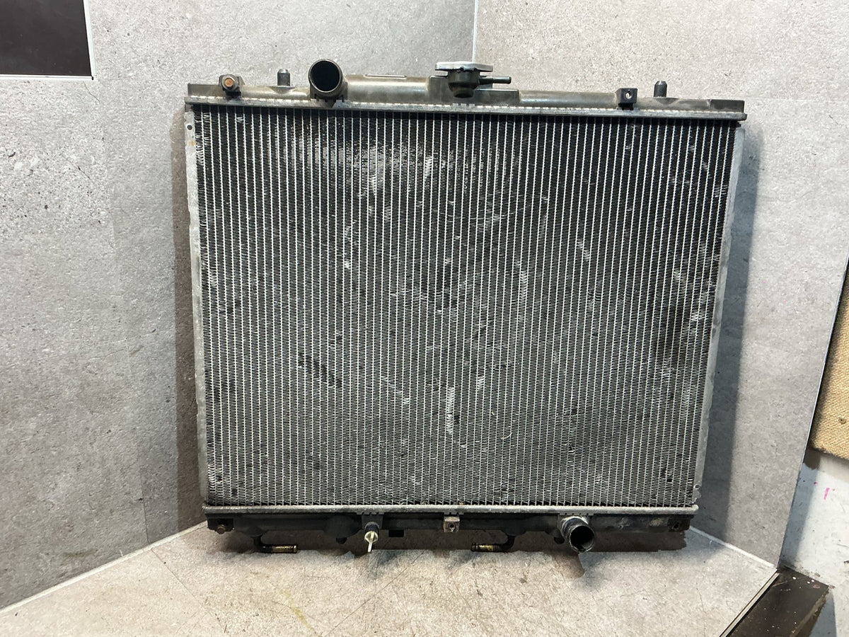 2002 Mitsubishi Pajero- Radiator- (TAG16792)
