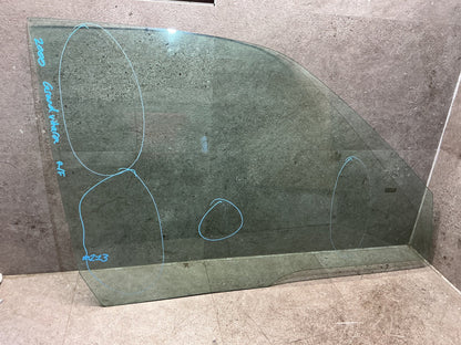 2000 Suzuki Grand Vitara - Right Front Door Glass - (TAG18969)