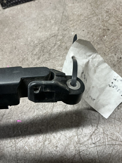 2010 Suzuki Vitara- Rear Wiper Arm- (TAG16937)