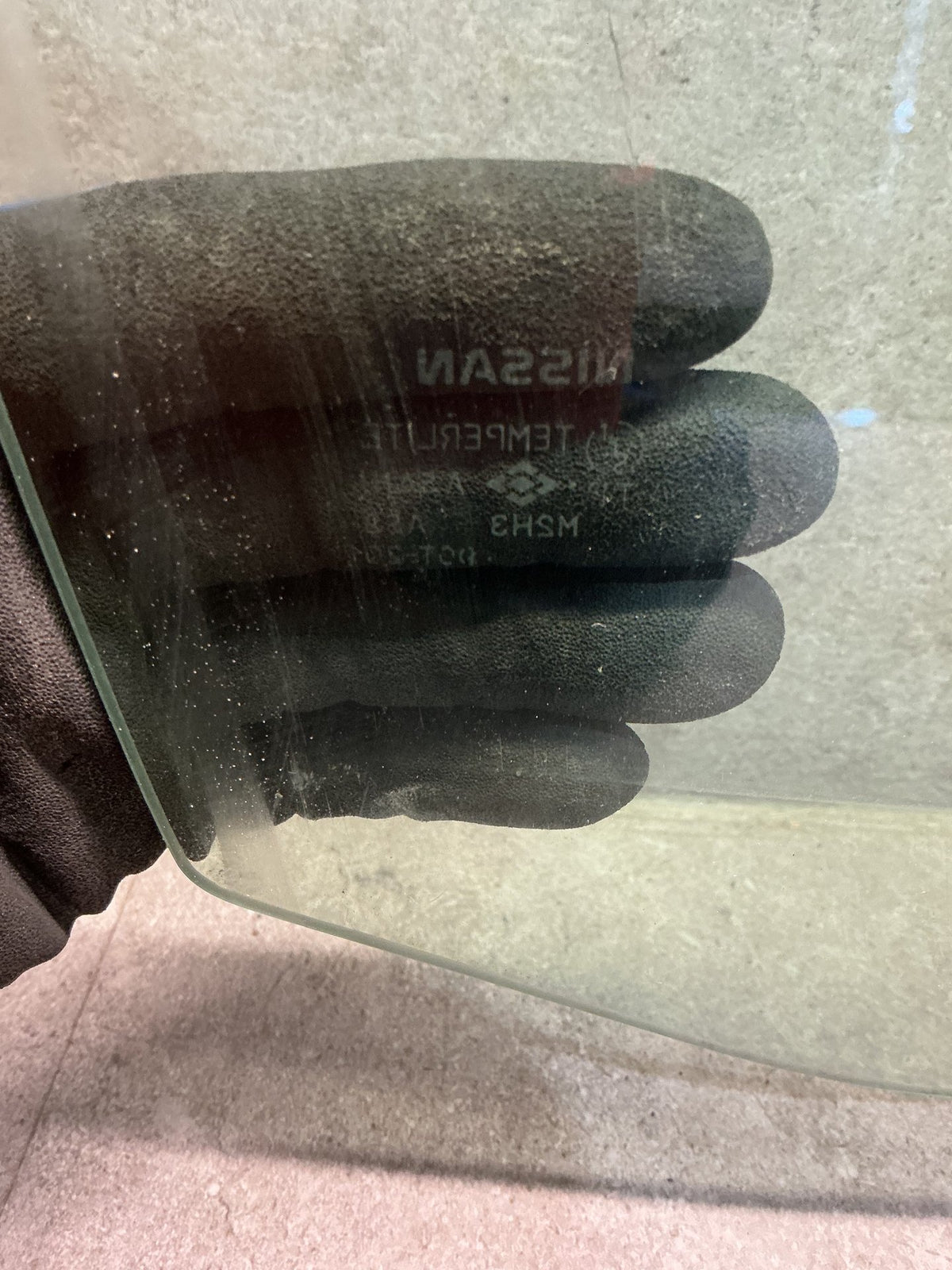 1998 Toyota Estima R50 - Right Front Door Glass - (TAG19150)